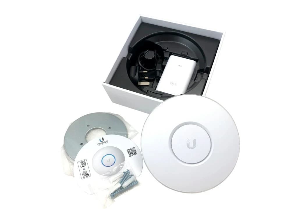 Точка доступа WI-FI Ubiquiti UniFi nanoHD UAP-nanoHD (802.11a/b/g/n/ac, 802.11ac Wave2, 802.11r/k/v, 2.4GHz 2x2, 5GHz 4x4,Скорость на 2.4ГГц 300 Mbp