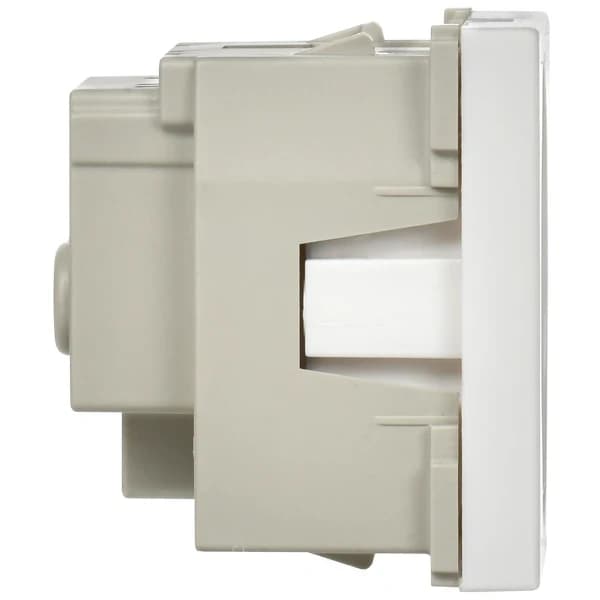 CKK-40D-RSZB2-K01-K IEK Розетка 2Р+ с защитным шторками, 16А/250В размер лицевой панели; 45:45мм, белый